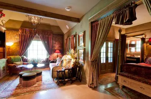 Room interior at the irish hollow inn
